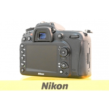 NIKON D7100 + AFS 18-140mm F3.5-5.6 DX G ED VR