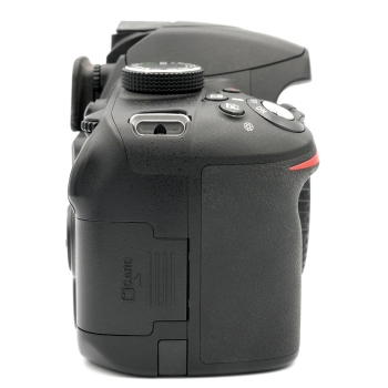 NIKON D3200