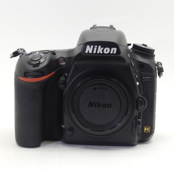 NIKON D750