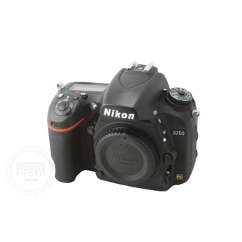 NIKON D750 NU 41977 CLICS