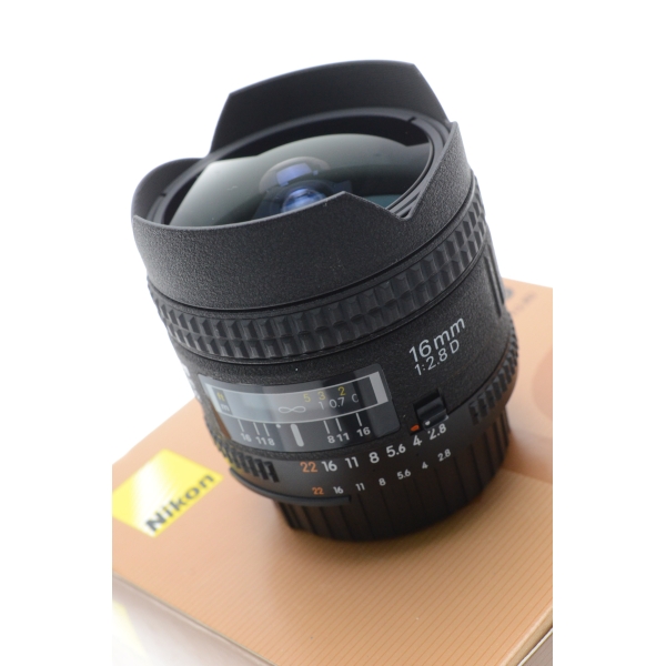 NIKON AF 16 MM F 2.8 FISHEYE (plein format)