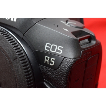 CANON EOS R5 NU (-de 28000clics)