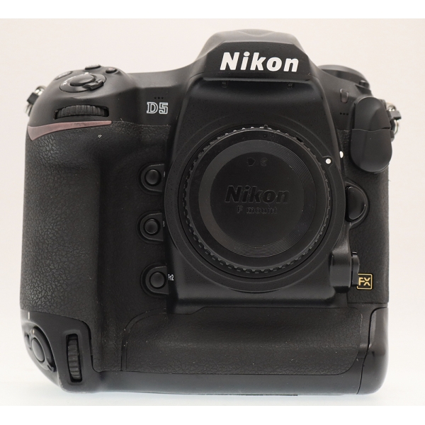 NIKON D5