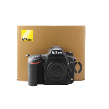 NIKON D750 NU 16652 CLICS