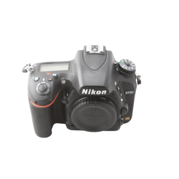 NIKON D750 NU 16652 CLICS