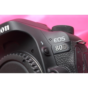 CANON EOS 80d  nu   26956 clics