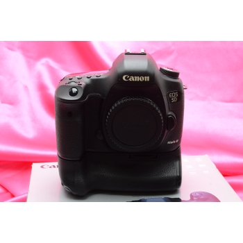 CANON EOS 5D MK III  + GRIP BGE11   120507 clics