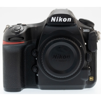 NIKON D850