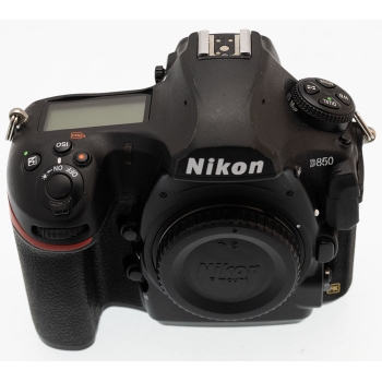 NIKON D850